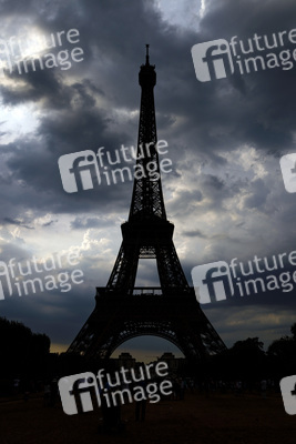 Symbolfoto Coronamaßnahmen in Paris
