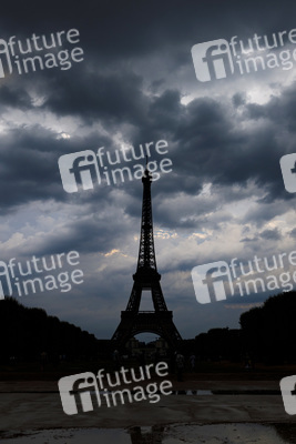 Symbolfoto Coronamaßnahmen in Paris