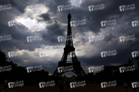 Symbolfoto Coronamaßnahmen in Paris