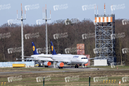 Abgestellte Flugzeuge am Flughafen Köln/Bonn