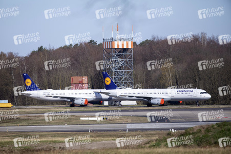 Abgestellte Flugzeuge am Flughafen Köln/Bonn