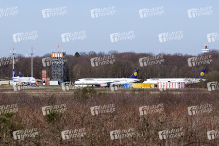 Abgestellte Flugzeuge am Flughafen Köln/Bonn