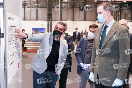 König Felipe besucht Notklinik in Madrid