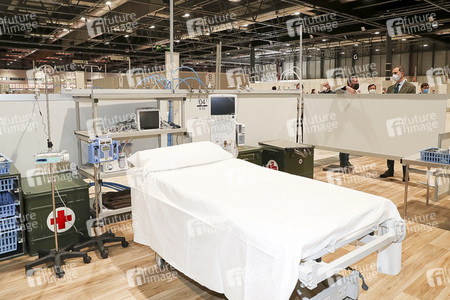 König Felipe besucht Notklinik in Madrid