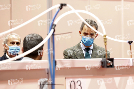 König Felipe besucht Notklinik in Madrid