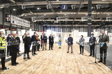 König Felipe besucht Notklinik in Madrid