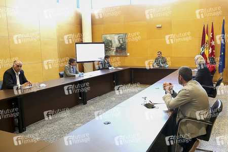 König Felipe besucht Notklinik in Madrid