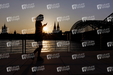 Symbolfoto Abendspaziergang