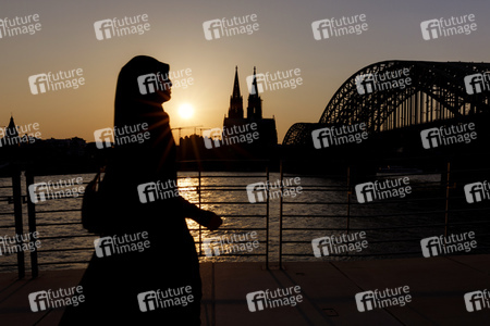 Symbolfoto Abendspaziergang