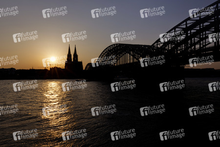 Symbolfoto Abendspaziergang