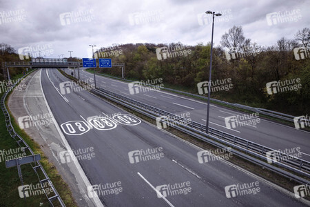 Symbolfoto Autobahn