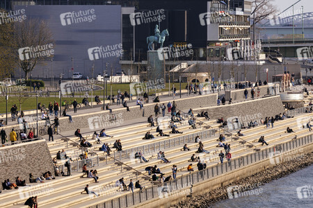 Rheinboulevard in Köln