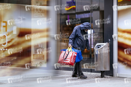 Symbolfoto Flaschen sammeln