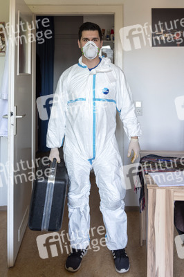 Schornsteinfeger arbeitet während der Coronakrise in Nürnberg