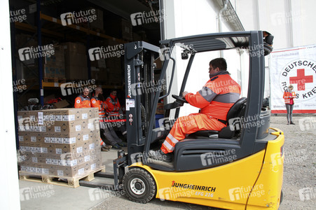 Empfang einer Großspende von Händedesinfektionsmittel in Dresden