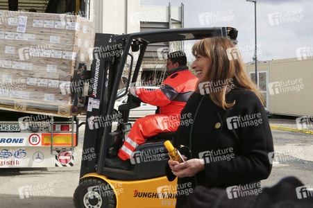 Empfang einer Großspende von Händedesinfektionsmittel in Dresden