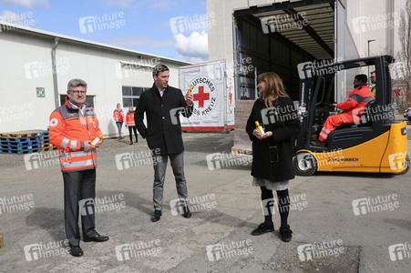 Empfang einer Großspende von Händedesinfektionsmittel in Dresden