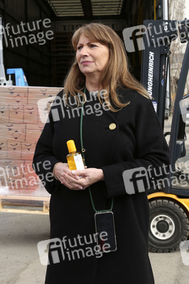 Empfang einer Großspende von Händedesinfektionsmittel in Dresden