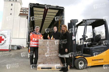 Empfang einer Großspende von Händedesinfektionsmittel in Dresden