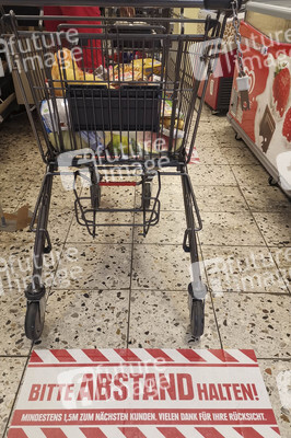 Symbolfoto Abstand halten