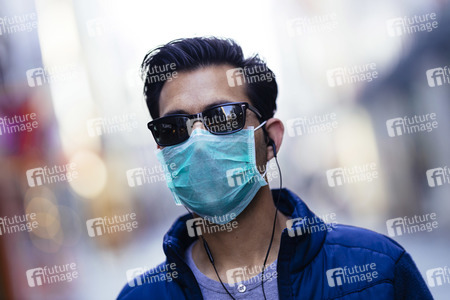 Symbolfoto Behelfsmaske