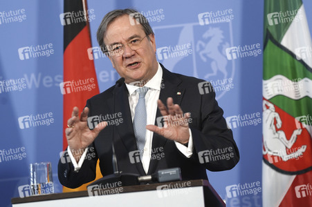 Pressekonferenz zur Covid-19 Case-Cluster-Study in Düsseldorf