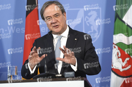 Pressekonferenz zur Covid-19 Case-Cluster-Study in Düsseldorf