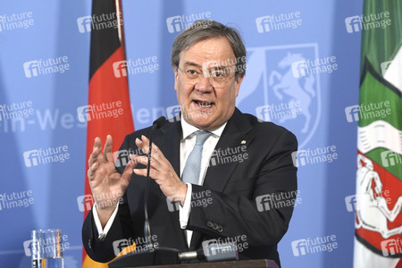 Pressekonferenz zur Covid-19 Case-Cluster-Study in Düsseldorf