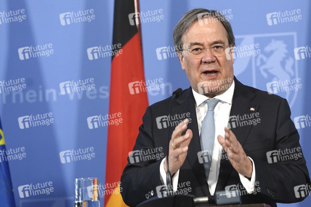 Pressekonferenz zur Covid-19 Case-Cluster-Study in Düsseldorf