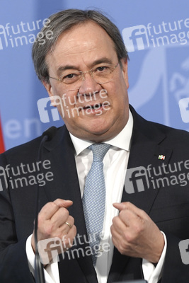 Pressekonferenz zur Covid-19 Case-Cluster-Study in Düsseldorf