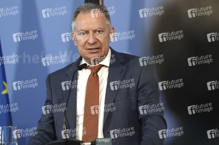 Pressekonferenz zur Covid-19 Case-Cluster-Study in Düsseldorf