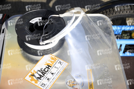 Wissenschaftsladen Potsdam e.V. druckt mit dem 3D Drucker Gesichtsschilder