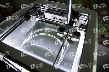 Wissenschaftsladen Potsdam e.V. druckt mit dem 3D Drucker Gesichtsschilder