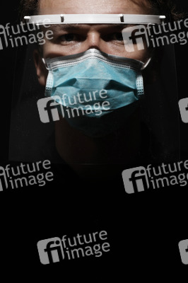 Wissenschaftsladen Potsdam e.V. druckt mit dem 3D Drucker Gesichtsschilder