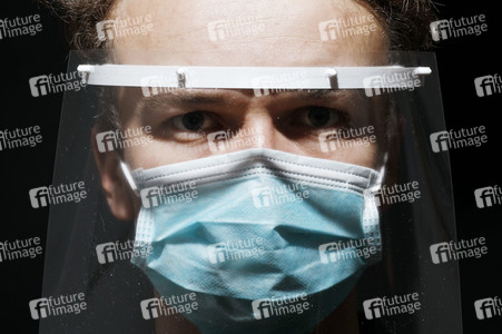 Wissenschaftsladen Potsdam e.V. druckt mit dem 3D Drucker Gesichtsschilder