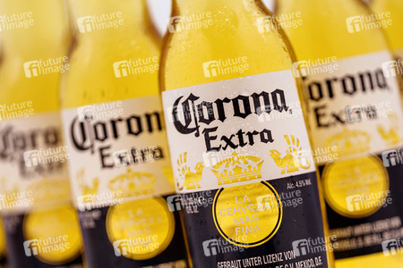 Symbolfoto Corona Bierflaschen