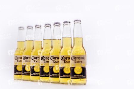 Symbolfoto Corona Bierflaschen