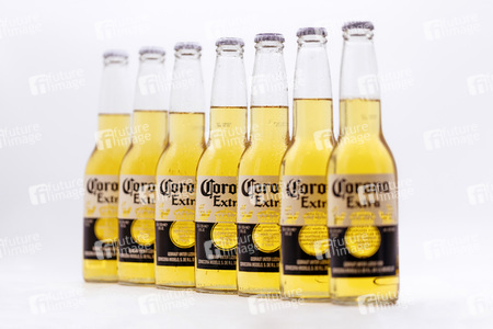 Symbolfoto Corona Bierflaschen
