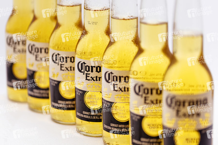 Symbolfoto Corona Bierflaschen