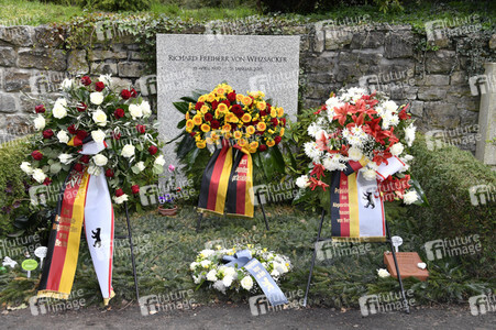 Kranzniederlegung anlässlich des 100. Geburtstags von Richard von Weizsäcker in Berlin
