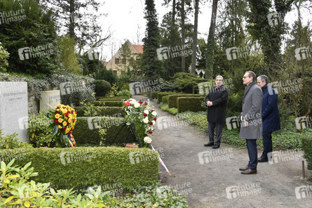 Kranzniederlegung anlässlich des 100. Geburtstags von Richard von Weizsäcker in Berlin
