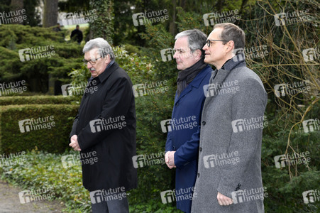 Kranzniederlegung anlässlich des 100. Geburtstags von Richard von Weizsäcker in Berlin