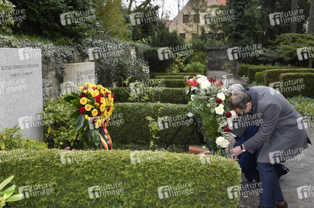 Kranzniederlegung anlässlich des 100. Geburtstags von Richard von Weizsäcker in Berlin