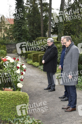 Kranzniederlegung anlässlich des 100. Geburtstags von Richard von Weizsäcker in Berlin