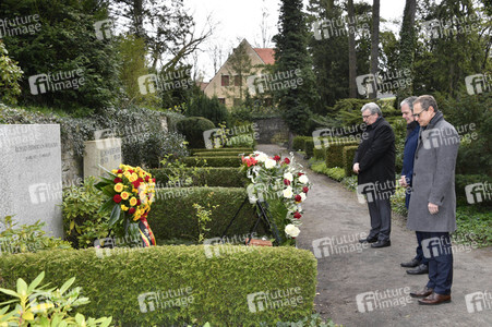 Kranzniederlegung anlässlich des 100. Geburtstags von Richard von Weizsäcker in Berlin