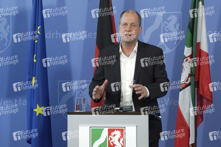 Pressebriefing zur aktuellen Lage in der Coronakrise in Düsseldorf