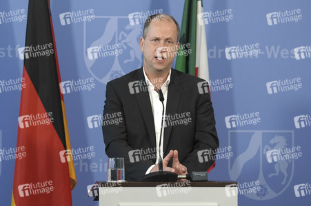 Pressebriefing zur aktuellen Lage in der Coronakrise in Düsseldorf