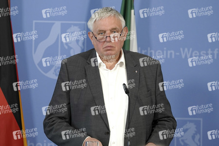 Pressebriefing zur aktuellen Lage in der Coronakrise in Düsseldorf