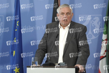 Pressebriefing zur aktuellen Lage in der Coronakrise in Düsseldorf