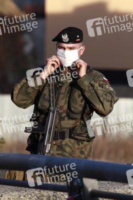 Bewaffnete Soldaten an der deusch-polnischen Grenze in Görlitz